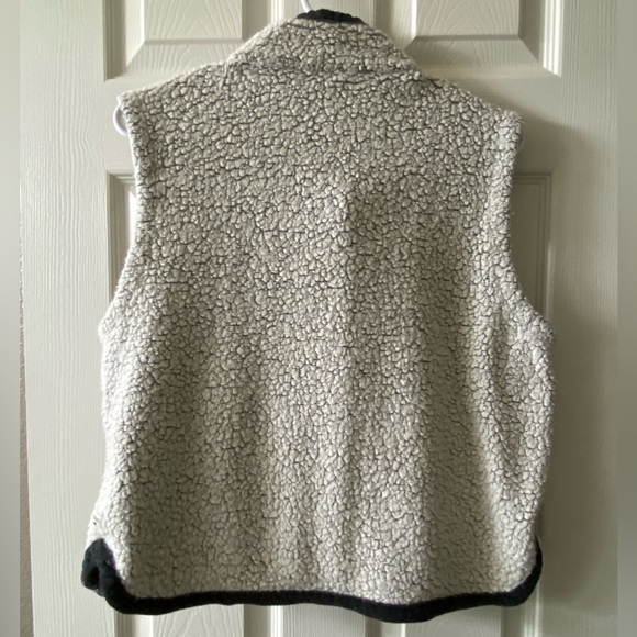 Toad&Co fuzzy Sherpa vest - Picture 2 of 10
